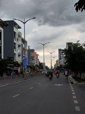 nhà vị trí tốt cao lỗ, q8, 2 tầng, diện tích sàn hơn 50m2, sát đường xe tải, chỉ hơn 4 tỷ.