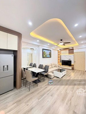 chính chủ bán chung cư tầng trung mát 72m2 2 ngủ 2vs nội thất đầy đủ rất đẹp giá 2,x tỷ 