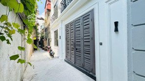 siêu phẩm phố thái hà 42m2 6 tầng mt=5.8m. nhà mới koong.thang máy nhập. ôtô đỗ cửa. sát phố.