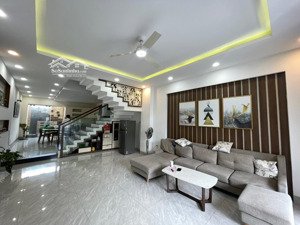 -bán nhà kđt mỹ gia gói 4 đường 35 rộng 27m thiết kế sang trọng hiện đại .