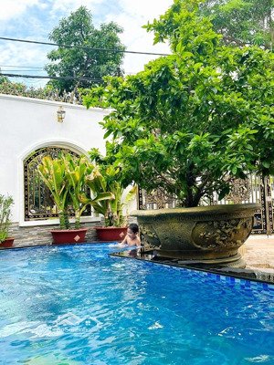 biệt thự vườn - góc 2 mặt tiền đường số 10 - đất 500m2 - hồ bơi riêng.