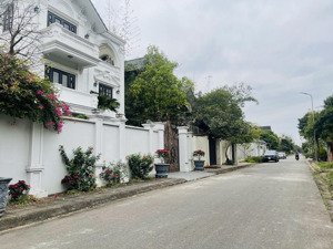 bán nhà đất nhà 3 tầng. biệt thự vip có sổ tại kcn tiên sơn, liên hệ 