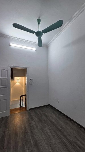 bán nhà tôn đức thắng 11/17m x 4.5 tầng lô góc , 2 mặt thoáng, kinh doanh nhỏ được