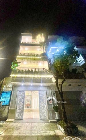 siêu phẩm biệt thự lấy thiên nhiên làm trung tâm cạnh pmh. 4pn, 4wc, 5 tầng, có thang máy. 18.5 tỷ