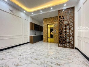 ngọa long- 35m2 - 6 tầng - thang máy, oto lùi cửa, full nội thất