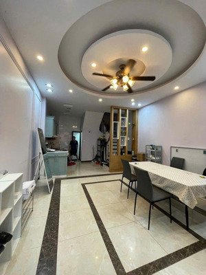cho thuê nhà phố đào tấn-linh lang- ba đình. dt 40mx5t. thiết kế mỗi tầng 1 ngủ 1 vệ sinh. lô góc