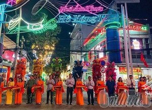 thuê hoặc bán nhà mặt phố đề thám, an cư giá thuê 18 triệu/tháng bán 16 tỷ 999 ( thương lượng )
