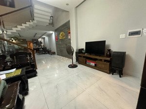 nhà hà văn trí - 103m2 - 3 tầng - gần trường tiểu học diên hồng - nhà kiên cố - 5.4 tỷ