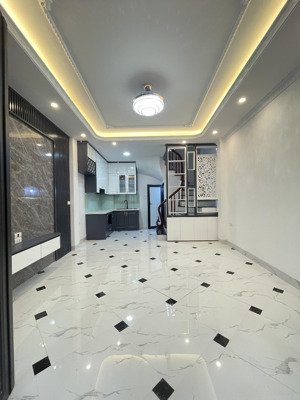 bán nhà tứ hiệp thanh trì gần ngay trung tâm thương mại giá 5.x tỷ