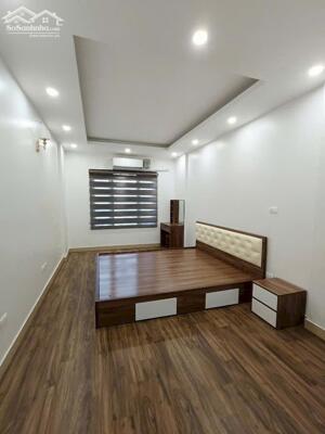 Bán nhà Đàm Quang Trung Long Biên 53m 5 tần hơn 8 tỷ ô tô đỗ cổng