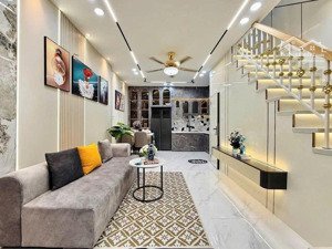 tôi hải cần bán gấp căn nhà trần quang diệu hẻm lớn oto, 48m2, giá 2 tỷ 150, sổ do tôi đứng tên
