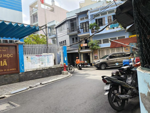 nhà nát- 69m2 - 6t5- hẻm xe hơi đỗ cửa - ngay chợ phạm văn hai - tiện xây mới -