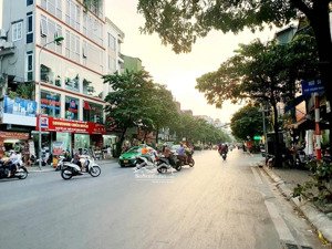 (tin thật 100%)bán đất hai bà trưng,20m ra phố, oto chạy quanh nhà,kinh doanh,ngõ thông,245tr/m2.