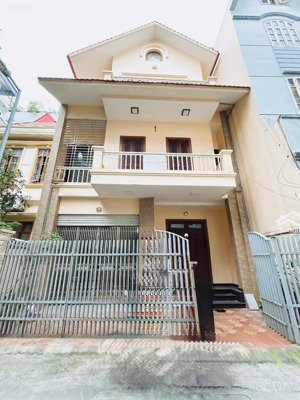 42.5tỷ - 133m2 - biệt thự trung tâm cầu giấy - 4 tầng - mặt tiền 7.5m - dân trí cao - an sinh tốt