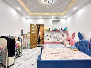 chính chủ cần bán gấp nhà thích quảng đức, phú nhuận / 45m2 / sổ hồng riêng / dưới 2 tỷ