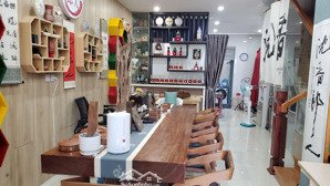 bán nhà shophoues 3 tầng gói 8 capila trục đường 18m kinh doanh đối diện gói 7