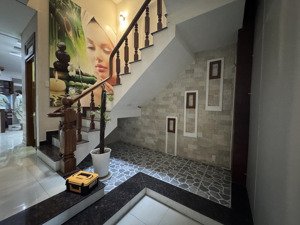 cho thuê nhà mặt tiền 3 tầng nguyễn thị minh khai, đoạn 2 chiều . lh 