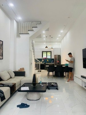 siêu phẩm đống đa - không thể bỏ lỡ - full nội thất xịn sò - vài bước ra phố lớn