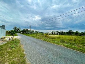 chính chủ cần bán gấp lô đất mặt tiền đường nhựa xã phú đức long hồ vĩnh long