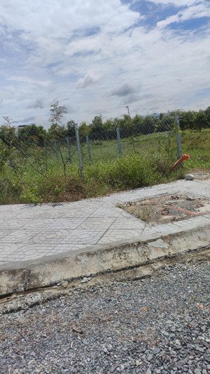 lô đất nằm ngay trung tâm chính huyện châu thành,bến tre giá 435 triệu / 120m2 cách cầu ba lai 200m