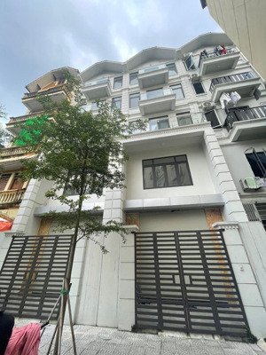 víp ngọc khánh- phân lô liền kề ôtô tải tránh, vỉa hè - thang máy-đỉnh cao của cuộc sống quan chức.