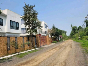 bán đất tại xã tiến xuân, giá thỏa thuận, 986m2, mặt tiền 20m . lô đất bám hồ 20m. giá tốt