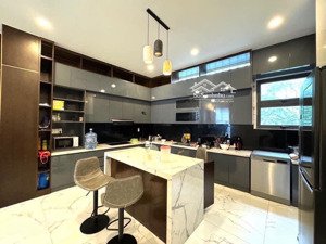 hạ giá bán gấp nhà 70m2 , giá 2tỷ390 đường hoa cúc p7 quận phú nhuận, 70m2 , hẽm ô tô , shr ,