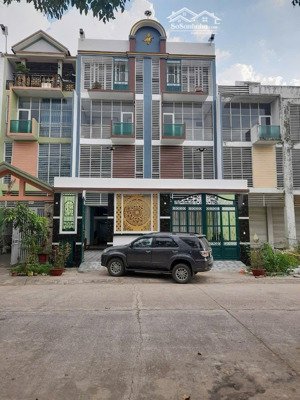 cho thuê nhà phố diện tích diện tích 10x25.