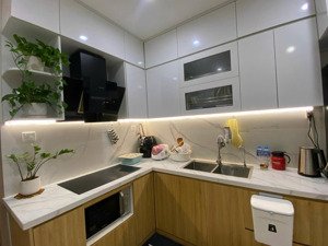 cần bán nhanh căn 2pn 1wc full nội thất cao cấp tầng trung đẹp 3,95 tỷ tại vinhomes smart city