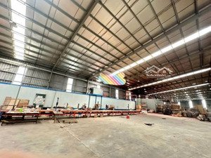 cho thuê xưởng kcn thuộc huyện bến lức, khuôn viên : 12.500m2, xây dựng : 7.000m2, giá :2,4 usd/m2