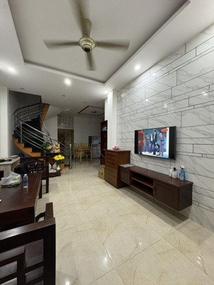 cho thuê nguyên căn gần q5 q1 với 5pn 80m2 nội thất cao cấp