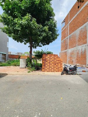 bán đất dt 100m2/850tr, full thổ cư, mặt tiền đường 5m, cách kn việt hương chỉ 5p di chuyển, shr.