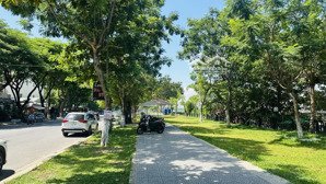 bán đất: góc hai mặt tiền đường chương dương view pháo hoa. diện tích 300m. ngang 15m. giá 75 tỷ.