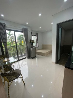 cho thuê phòng khép kín cao cấp mặt phố ngọc thuỵ - full nội thất - thang máy - giá 5.5tr/ tháng