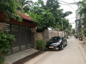 bán biệt thự 200m2, 36 tỷ tại ngọc thụy, long biên, khu vực trung tâm, sầm uất, buôn bán.