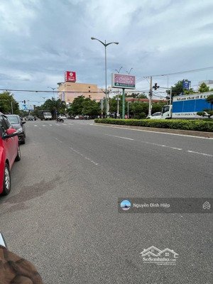 bán 100m2 mặt tiền tôn đức thắng, trung tâm thành phố phan thiết