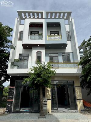 BÁN NHÀ PHỐ 2 LẦU CÓ PHÒNG NGỦ DƯỚI SÂN XE HƠI