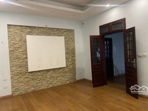 cho thuê nhà đầm trấu, mặt tiền rộng. diện tích 54m2 x 3,5 tầng. mặt tiền 14m. giá 35 triệu.