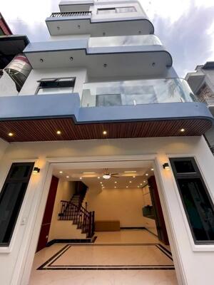 Siêu đẹp mặt tiền rộng nhà 5.1m 5 tầng diện tích 50m chỉ 9 tỷ có thương lượng giá đầu tư