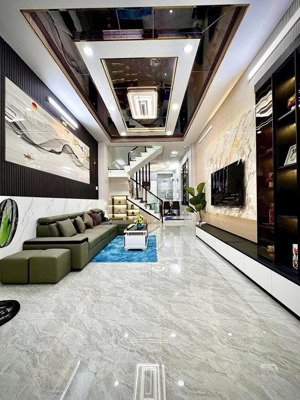 chú năm cần bán gấp nhà riêng đường tôn đản, p.15, q.4 dt 64m2 giá 3 tỷ 290