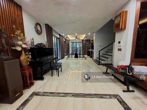 chính chủ cần bán căn song lập gamuda, nhà full nt cực đẹp. giá : 50.5 tỷ. lh : 