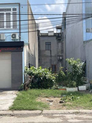 bán đất đẹp mặt tiền kinh doanh vị trí trung tâm gần vincom 550 dĩ an