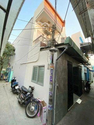 bán nhà đường bến vân đồn, 90m2, gần cầu ông lãnh, quận 4, chỉ 3.x tỷ