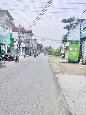 chính chủ,kinh doanh,thông oto tranh 3,6tỷ/59,3m2 đối diện đất dịch vụ,đấu giá thị trấn quang minh