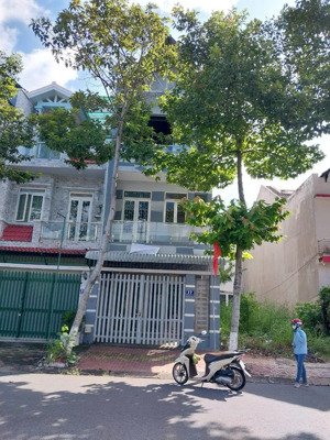nhà mặt phố khu dân cư hiệp thành 3 trục chính giá cực rẻ