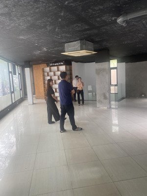 nhận ngay mặt bằng kinh doanh phố giảng võ, mặt tiền 6,2m diện tích: 120m2, mọi mô hình hàng ăn