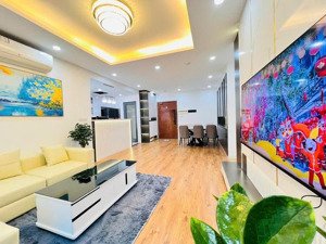 chị gái e mua nhà mới, cần nhượng lại căn hộ 2 ngủ tòa victoria đẹp nhất dự án