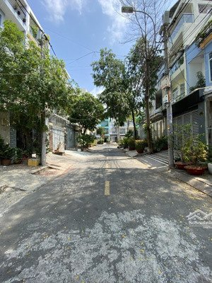 đất 5m*20 (100m2). kdc lê bôi . phạm thế hiển p7 q8. mt đường nhựa 10m. giá : 4,1 tỷ. 