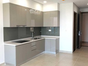 căn 65 m2 river panorama giá 11 triệu/tháng, nhà nội thất cơ bản có rèm, máy nước nóng.