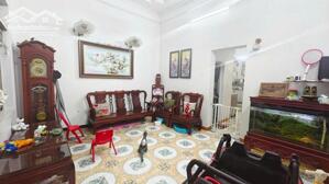 Cần bán 53,4m2 nhà 3 tầng cách 50m ra phố Nguyễn Văn Cừ. Nằm giữa trường Ngọc Lâm và Gia Thụy